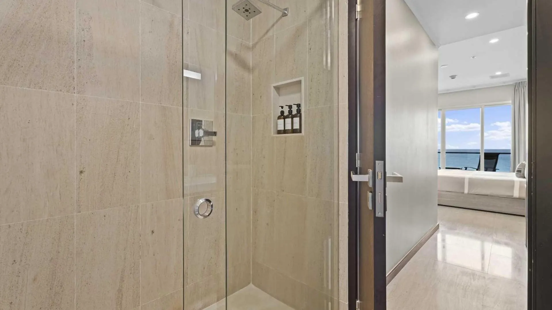 Beach View - Seascape Retreat 2Br Condo - Lv605 팜비치 펜션